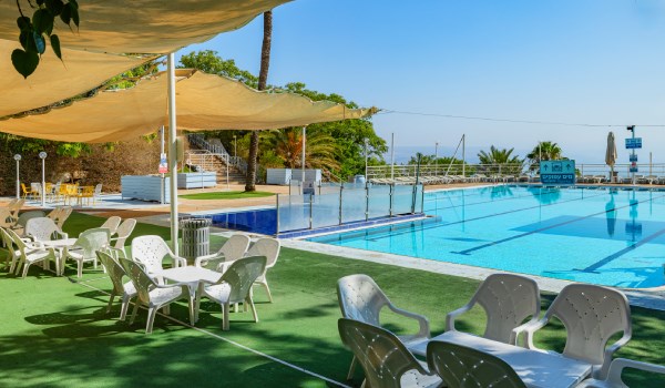 בריכת המלון – להתחבר לנוף ולטבע!