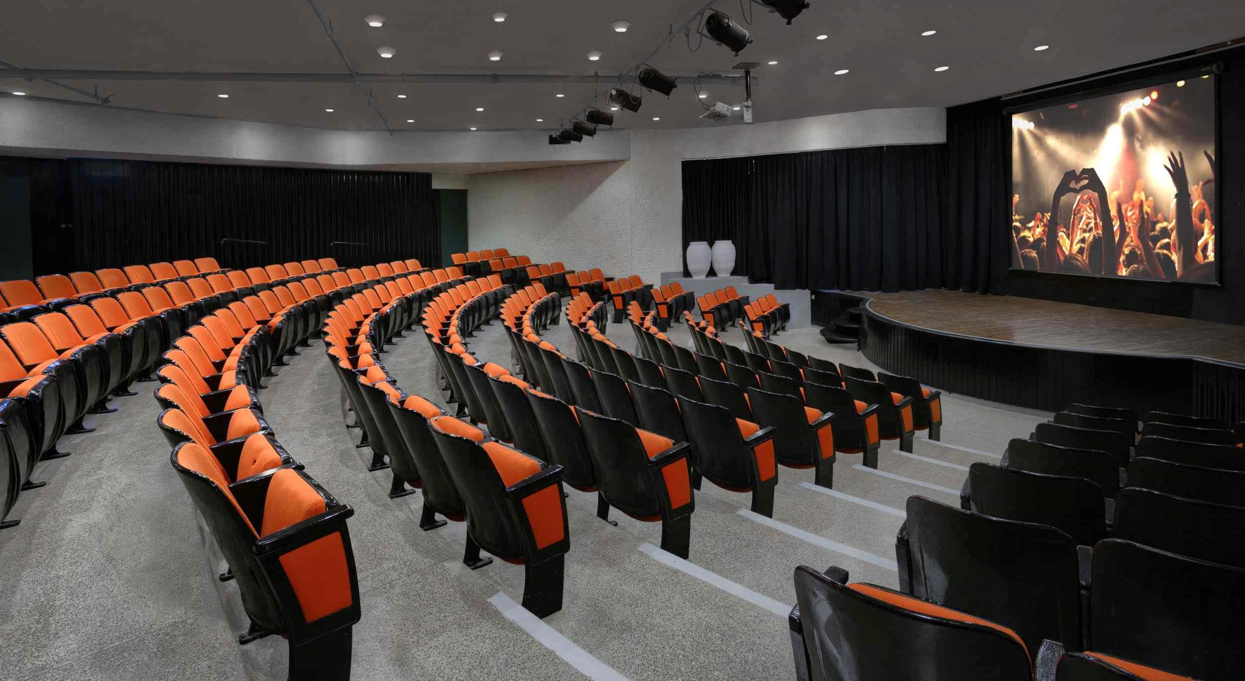 אולם קולנוע - מלון המלך שלמה טבריה