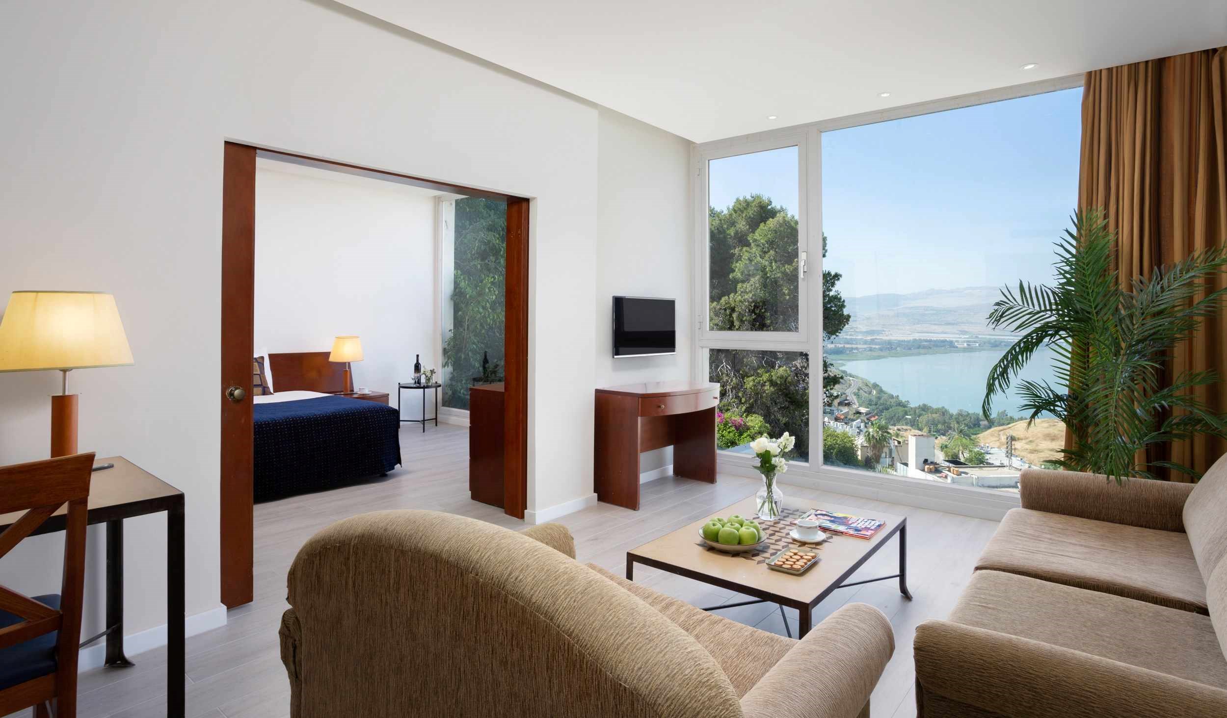 סוויטה עם נוף פנורמי לכנרת - מלון המלך שלמה טבריה