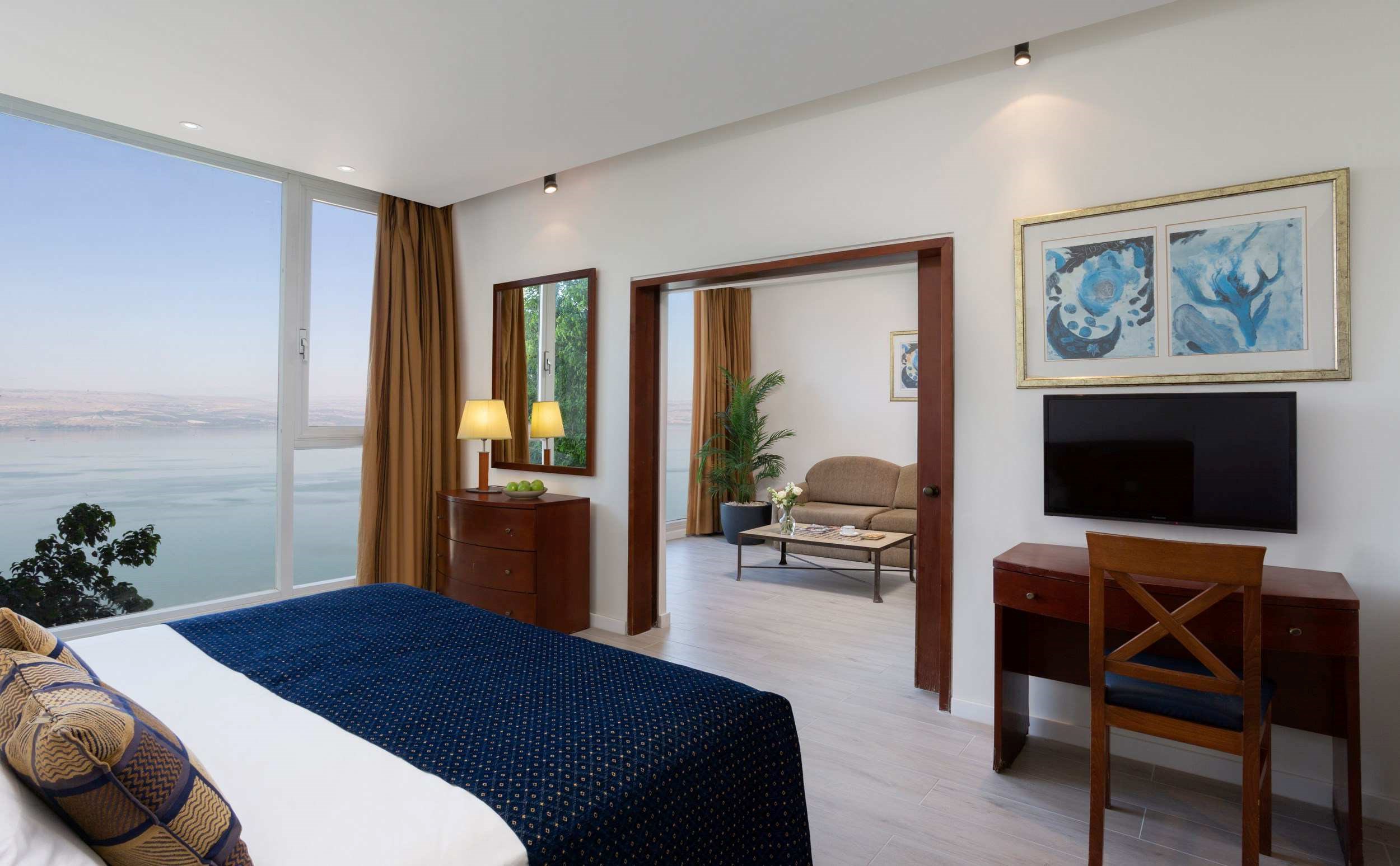 סוויטה עם נוף פנורמי לכנרת - מלון המלך שלמה טבריה