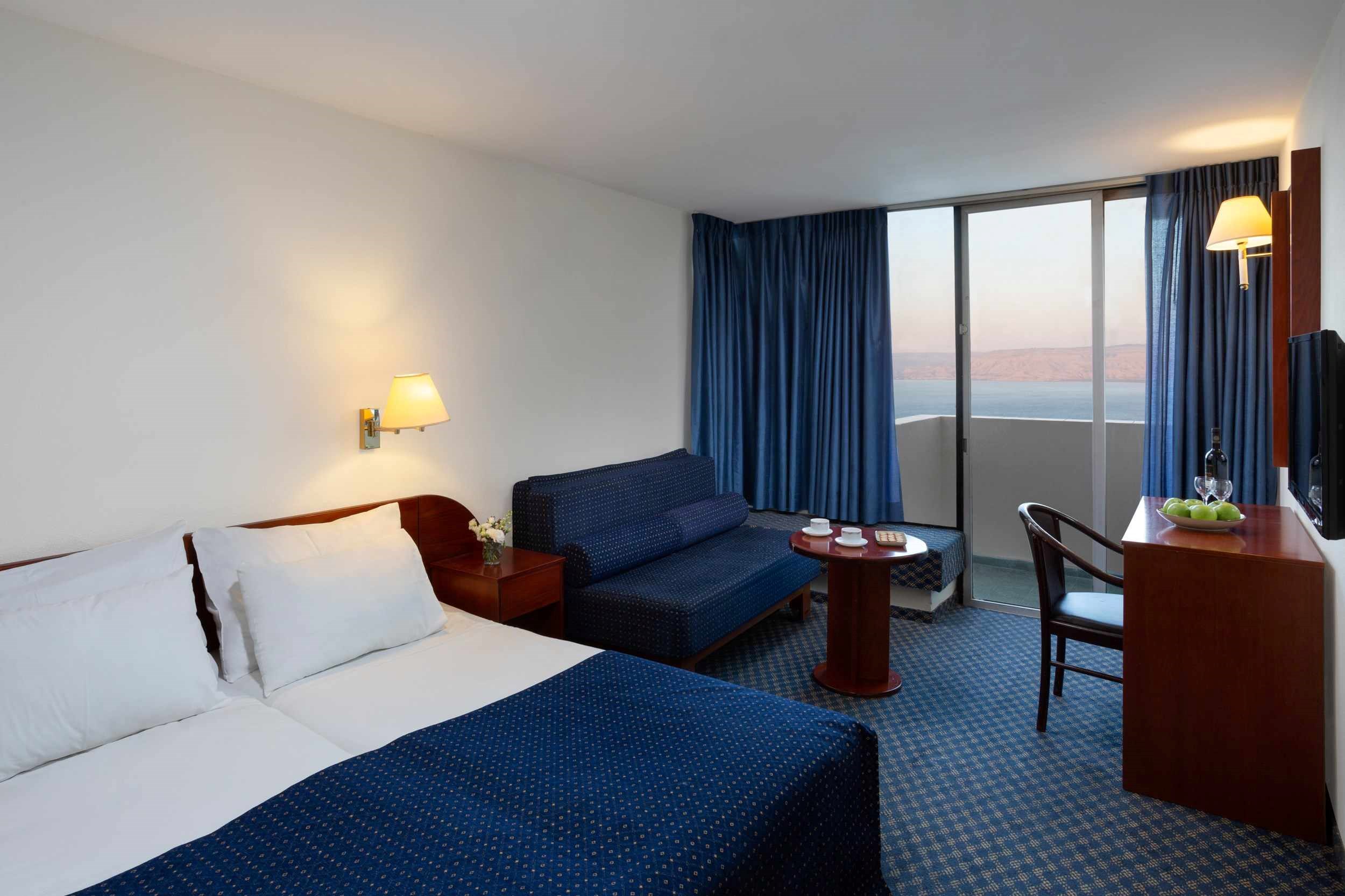 חדר קלאסיק עם מרפסת ונוף לכנרת - מלון המלך שלמה טב