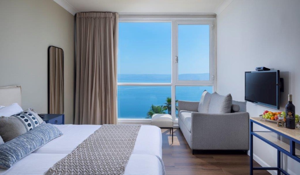 חדר סופריור עם מרפסת - מלון המלך שלמה טבריה