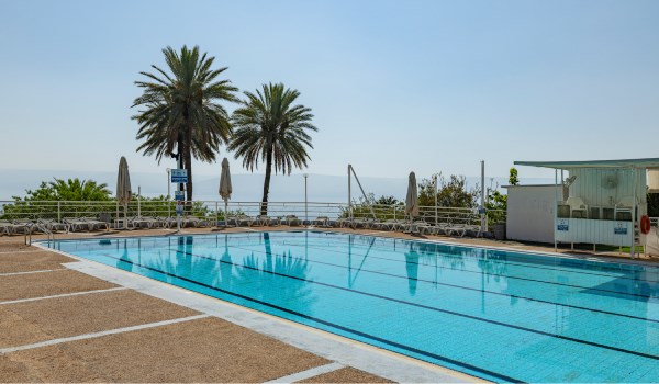 בריכת המלון – להתחבר לנוף ולטבע!